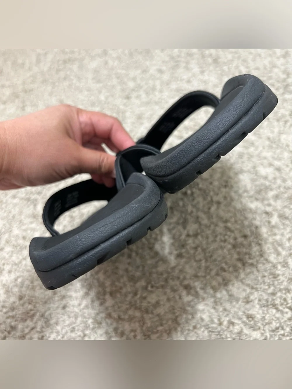 OluKai Ohana Men’s Beach Sandals Black Size 7